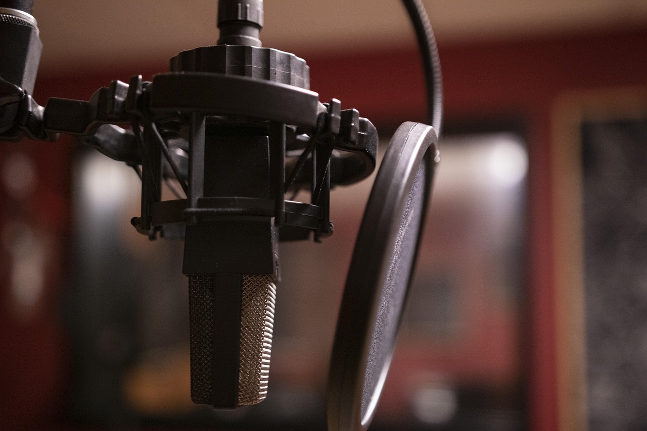 voiceover studio microphone